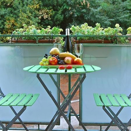 Apartment At Colosseo With Terrace Overlooking The Garden By Lyon Rome Buitenkant foto