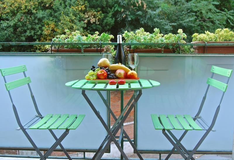 Apartment At Colosseo With Terrace Overlooking The Garden By Lyon Rome Buitenkant foto